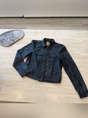 GAP Black women’s Puff Sleeve Leather Jacket with Button Front